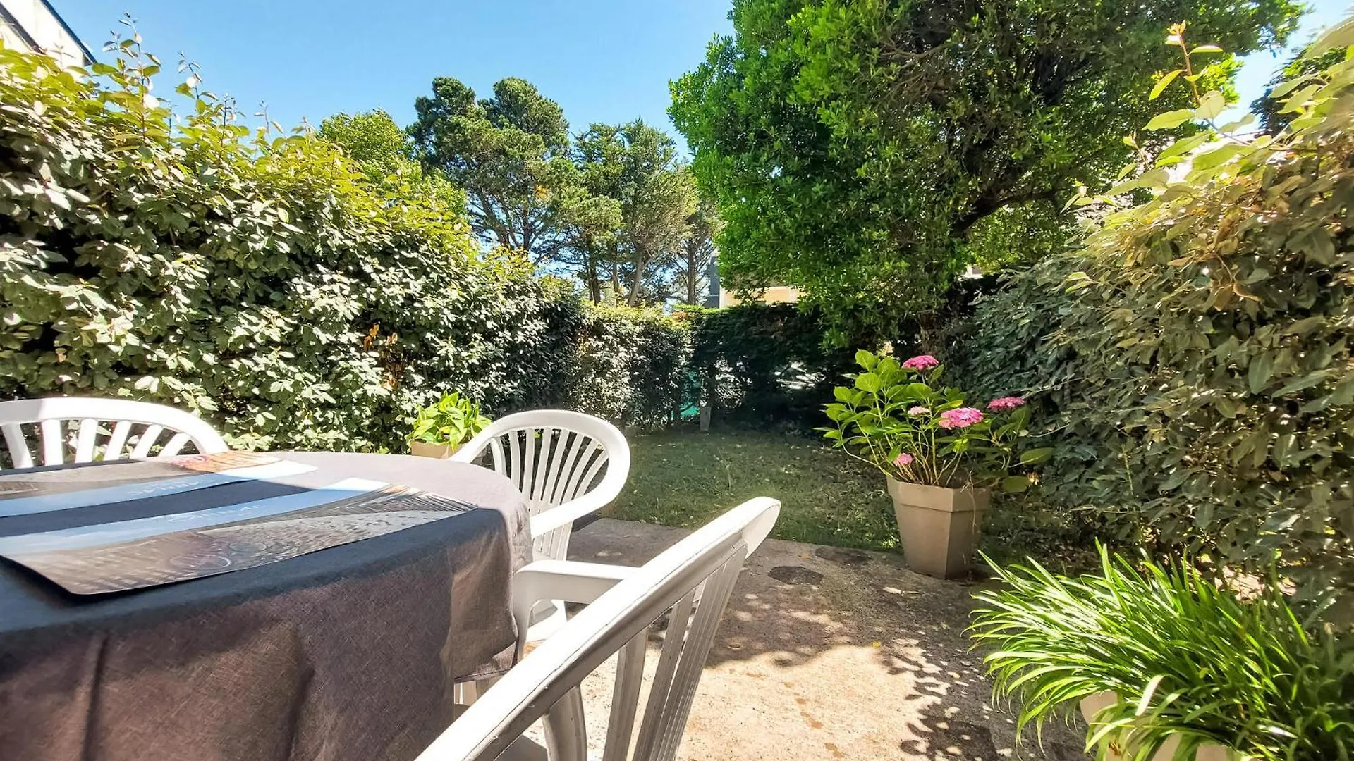 1 Bedroom Amazing Apartment In Carnac